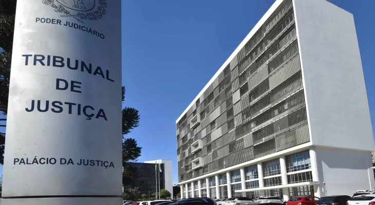Empresas contratadas pelo TJPR atrasam salários e benefícios de terceirizados e acumulam multas