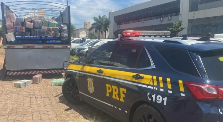 PRF prende homem por estelionato e recupera R$ 50 mil em mercadorias compradas com cartões clonados no Paraná