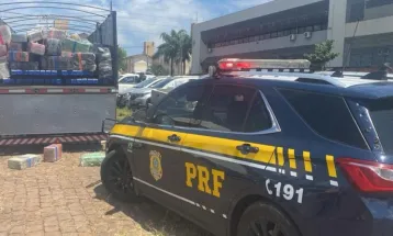 PRF apreende carreta carregada com 5,5 toneladas de maconha na região de Londrina