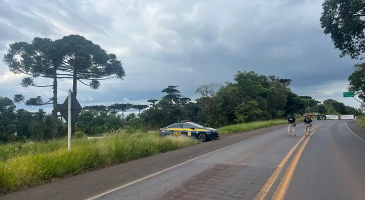 Indígenas protestam e fecham rodovia em Mangueirinha   