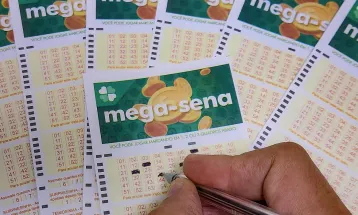 Mega-Sena acumula e prêmio sobe para R$ 52 milhões; veja as dezenas sorteadas