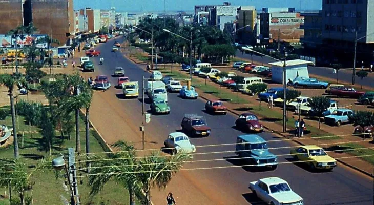 Saudade não tem idade: O colorido dos carros na Avenida Brasil