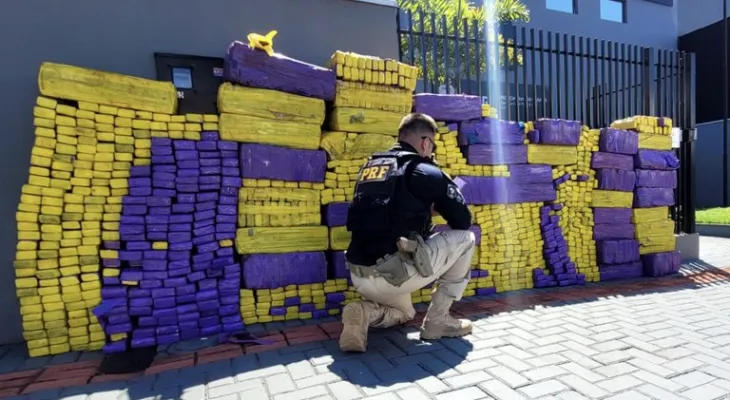 PRF apreende 1,2 tonelada de maconha em Cambé (PR) escondida em caminhão