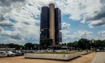 Juros bancários sobem em janeiro e crédito para famílias chega a 61% ao ano