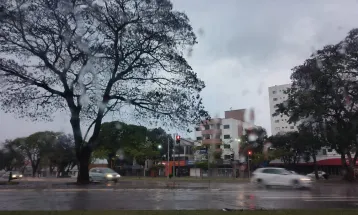 Semana típica de verão: tempo abafado e chuva de fim de tarde no Paraná
