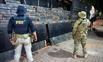 PRF apreende carreta com 1,6 tonelada de maconha em Toledo (PR)