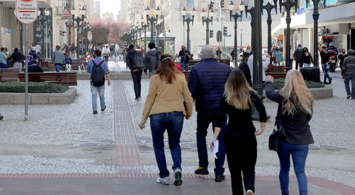 Não é cedo? Frio dá as caras e dez cidades tiveram madrugada mais fria de 2025 nesta sexta