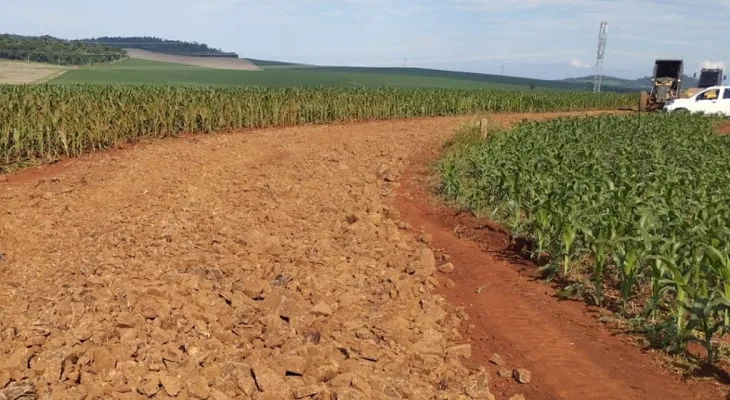 Santa Tereza investe em melhorias das estradas rurais