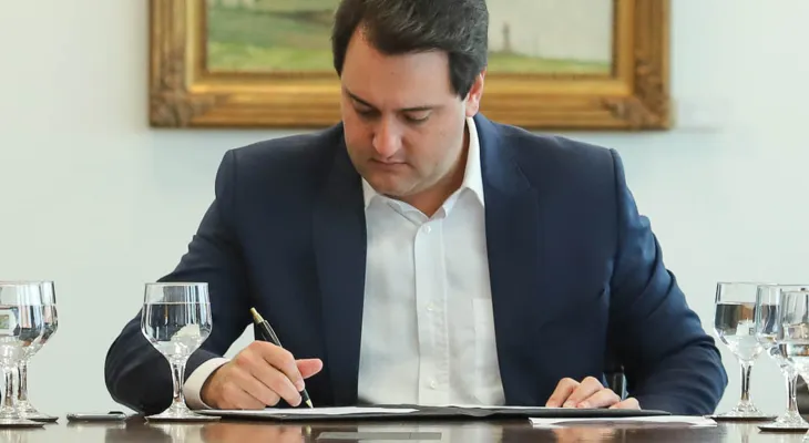 Ratinho Junior avalia licença do cargo para tentar reforçar campanha de Sandro Alex