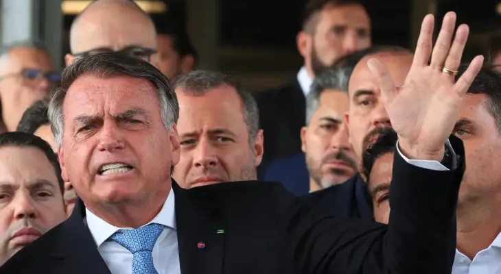 Após virar réu, Bolsonaro nega decreto de golpe de Estado