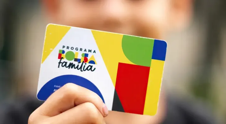 Lula aciona reajuste do Bolsa Família para tentar virar o jogo e sufocar crise no STF