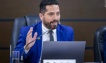 Tiago Almeida confirma pré-candidatura e expõe pressão interna no grupo político de Cascavel