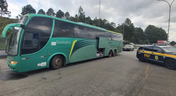 PRF flagra transporte clandestino de passageiros em Campina Grande do Sul (PR)