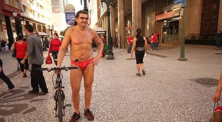 Morre Oil Man, um ícone da cidade de Curitiba