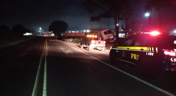 Acidente entre caminhões deixa um morto na BR-369