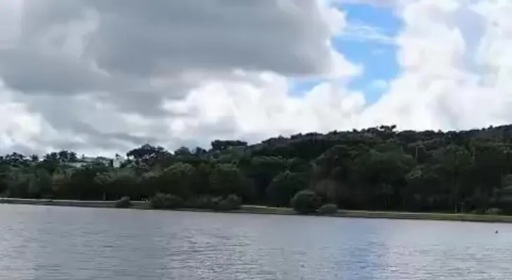 Chuva marca início da sexta-feira e derruba temperaturas em várias regiões do Paraná