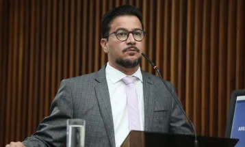 “Governo do Paraná libera dados sensíveis à fundação contratada sem licitação”, alerta líder da Oposição