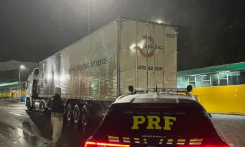 PRF prende caminhoneiro sob efeito de drogas na BR-116 em Campina Grande do Sul