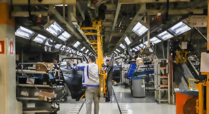 Produção industrial fica estável em novembro, aponta IBGE