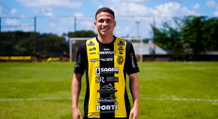 Reforço aurinegro! Brener desembarca em Cascavel para defender a Serpente