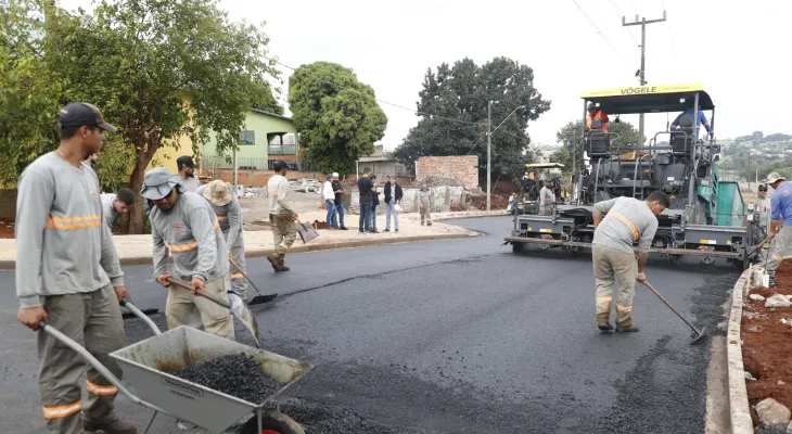 Com serviços de pavimentação e drenagem, obra na Avenida das Torres garante mais infraestrutura