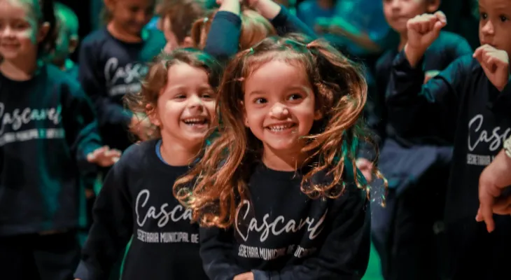 10 anos: Casa da cultura e da arte, Teatro Municipal de Cascavel comemora aniversário com a criançada