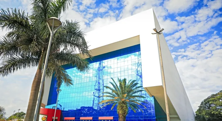 Sol entre nuvens e chance de chuva marcam a segunda-feira em Cascavel