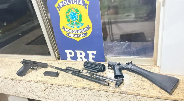 PRF apreende fuzil e pistola durante abordagem na BR-277