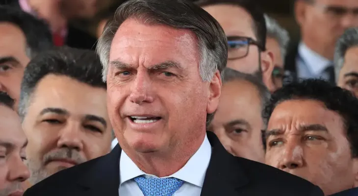Defesa de Bolsonaro reitera pedido por cirurgia e prisão domiciliar