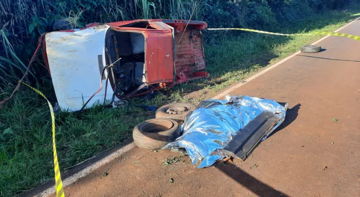 Motorista morre ao bater carro contra barranco na PR-473