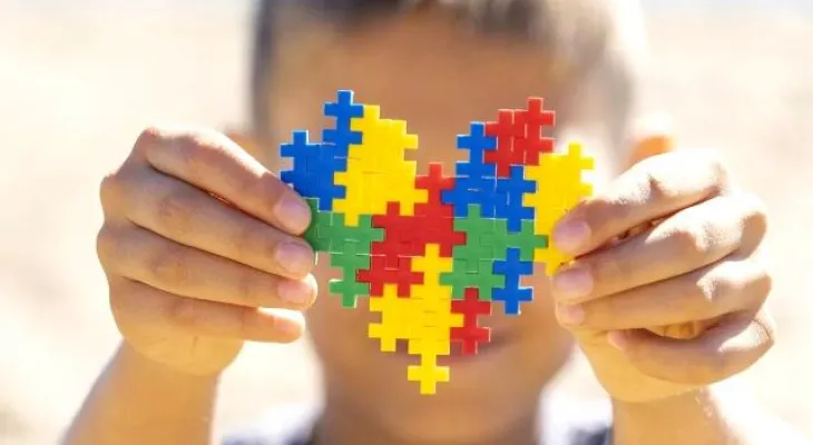 Projeto prevê fornecimento de abafadores de ruído pelo SUS para pessoas com autismo