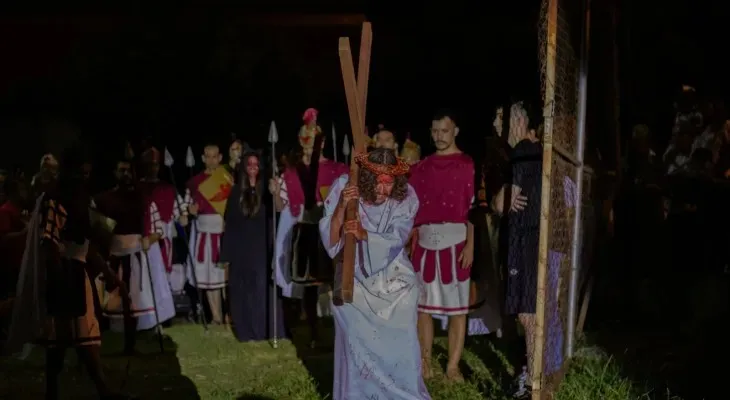 Duas paróquias realizam Via Sacra com encenação em Cascavel nesta Sexta-feira Santa
