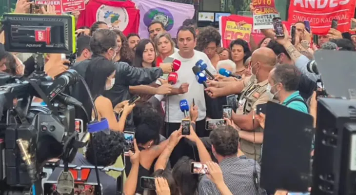 Glauber Braga encerra greve de fome após acordo com Hugo Motta