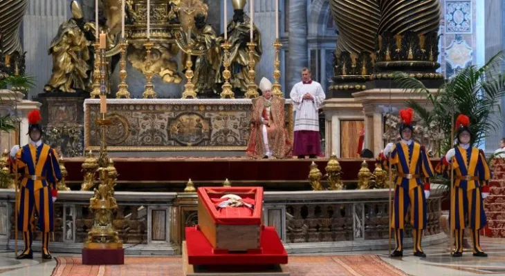 Papa Francisco: velório é aberto ao público no Vaticano