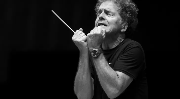 Maestro holandês Vincent de Kort rege a Orquestra Sinfônica do Paraná neste domingo