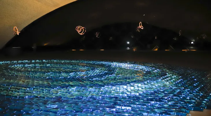 Homenagem a Niemeyer, exposição “O Olho da Noite” fica em cartaz no MON até domingo