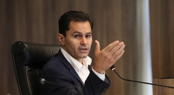Marcio Pacheco confronta obrigatoriedade da vacina em crianças com dados da própria SESA