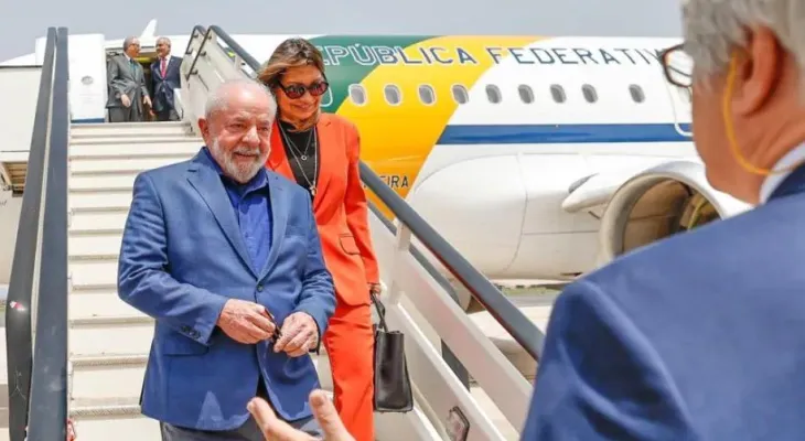 Lula e comitiva desembarcam em Roma para funeral do papa Francisco