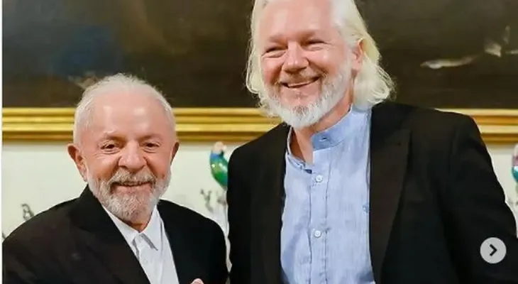 Lula publica foto de encontro com Julian Assange em Roma