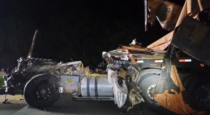 Grave engavetamento na BR-376 deixa um morto e dois feridos