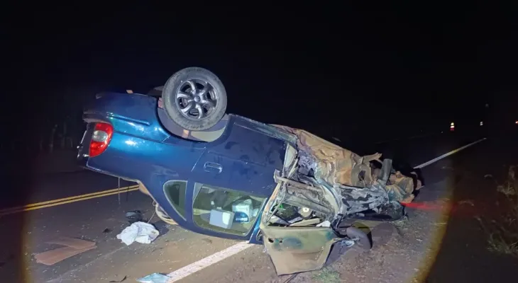 Batida lateral na PR-497 deixa um morto e cinco feridos 