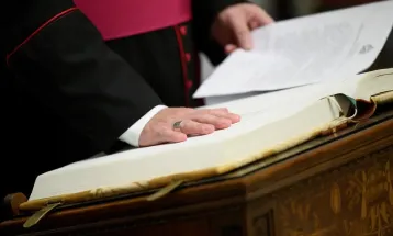 Cardeais entram em reclusão antes do conclave para eleger novo papa