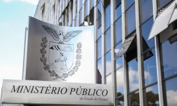 Trio é denunciado por instalar 'chupa-cabra' e adesivos falsos em caixas eletrônicos no PR