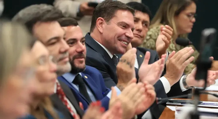 Moraes pede extradição de Ramagem aos Estados Unidos