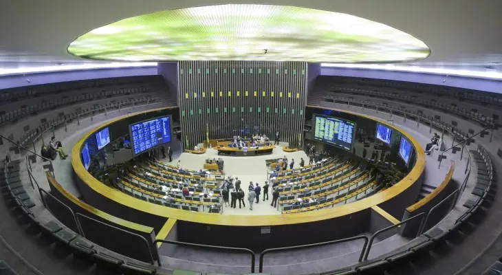 PEC que acaba com a escala 6x1 pode ser votada no Senado em agosto