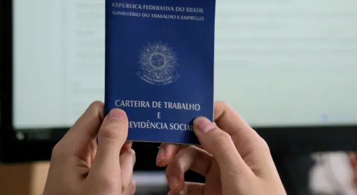 CCJ do Senado aprova PEC que acaba com escala 6x1