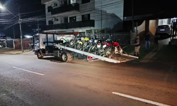 Operação de Trânsito resulta em prisões e dezenas de autuações em Cascavel