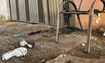 Em chamas, vizinhos assistem mulher morrer queimada em frente a casa do ex