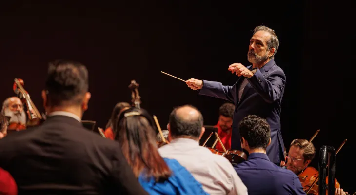 Orquestra Sinfônica encanta plateia lotada do Guaíra com repertório dos Beatles