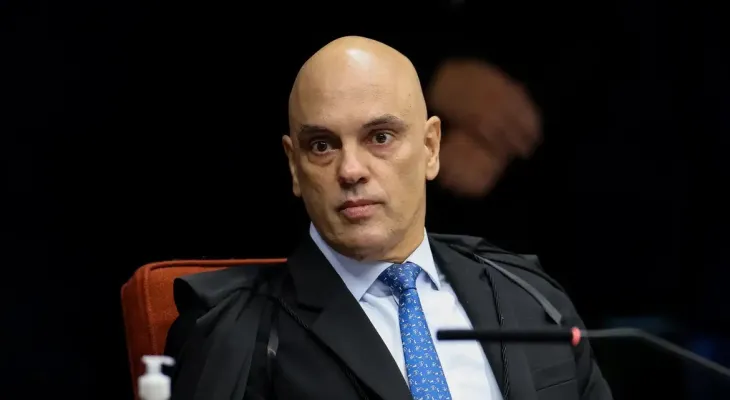 Moraes dá 15 dias para PGR se manifestar após Flávio Bolsonaro faltar a depoimento na PF